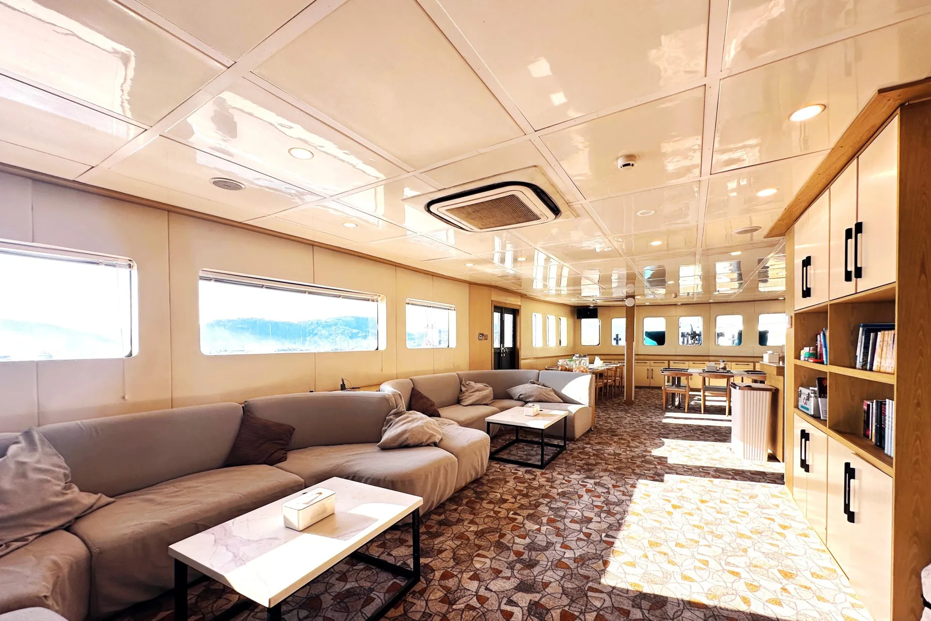 See I Sea lounge with sofas and dining area